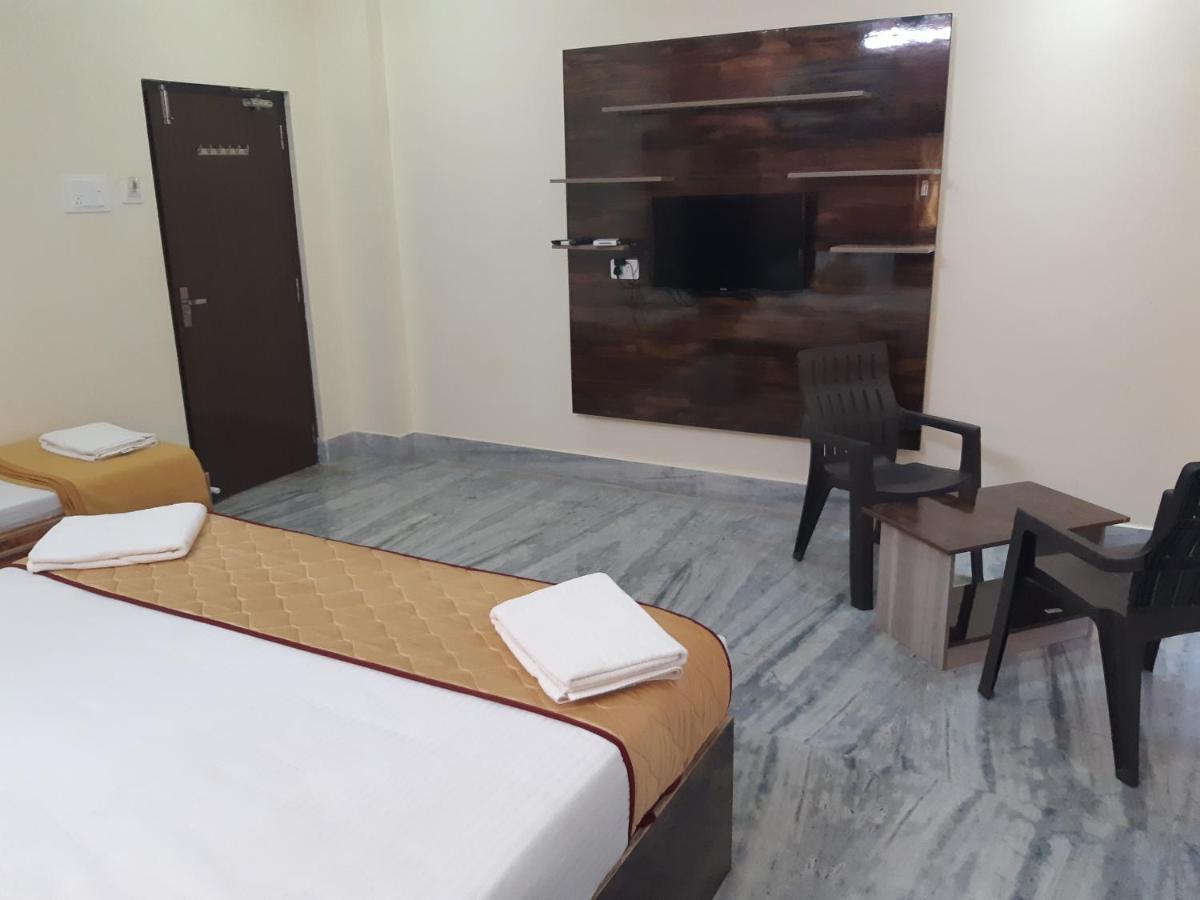 Devansh Bhanu Residency Dbr Srikalahasti Bagian luar foto