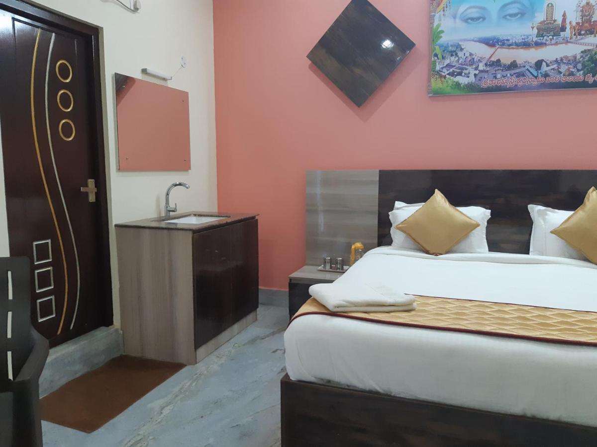 Devansh Bhanu Residency Dbr Srikalahasti Bagian luar foto
