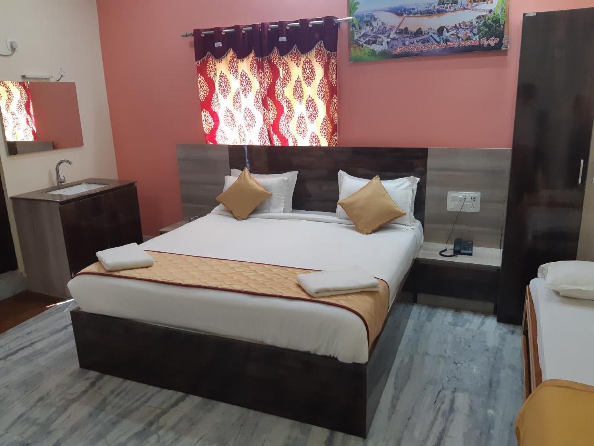 Devansh Bhanu Residency Dbr Srikalahasti Bagian luar foto